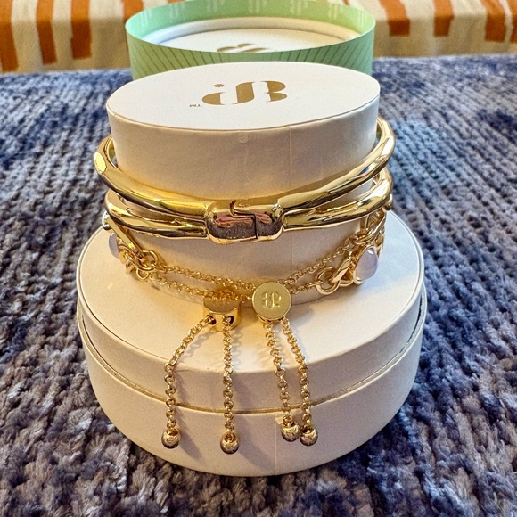 BP Spring 2025 Stacks - Blossoming Resilience - Picture 3 of 4